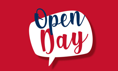 Auf rotem Hintergrund ist eine weiße Sprechblase, in der "Open day" geschrieben steht. "Open" ist in blauer und "day" in roter Schrift gehalten.