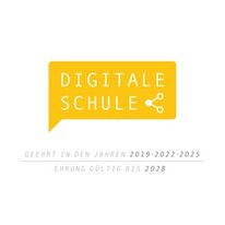 Das Logo der "Digitalen Schule" zeigt den Schriftzug in weiß auf gelbem Untergrund, der eine rechteckige Sprechblase darstellt. Daneben sieht man eine Art Netzwerk, das heißt: ein ausgefüllter weißer Punkt, der mit zwei weiteren, leeren Punkten verbunden ist.