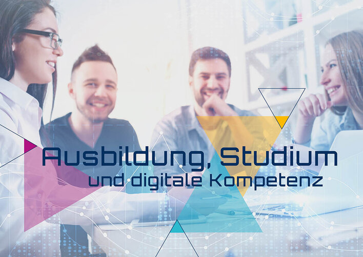 Gruppe junger Erwachsener in einer Besprechungssituation, die gemeinsam über Ausbildung, Studium und digitale Kompetenzen diskutieren, mit grafischen Elementen im digitalen Design.